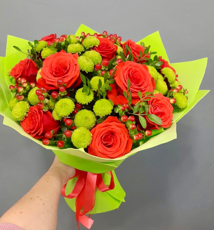 Букет цветов из: Хризантемы и Розы в Гайдуке