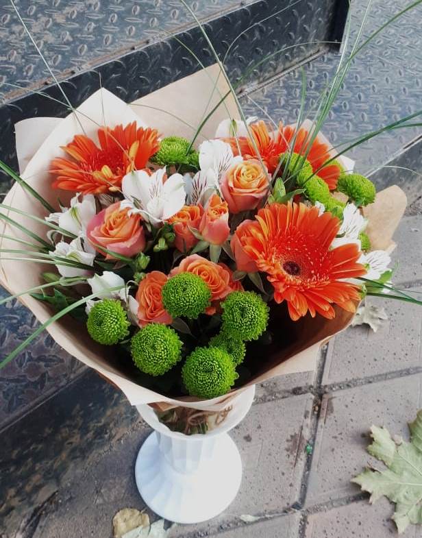 Букет цветов из: Герберы, Хризантемы, Альстромерии и Розы в Гайдуке