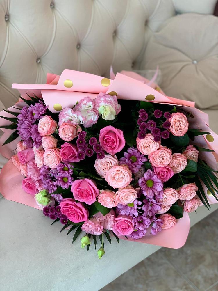 Букет цветов из: Хризантемы, Розы и Лизиантусы в Гайдуке