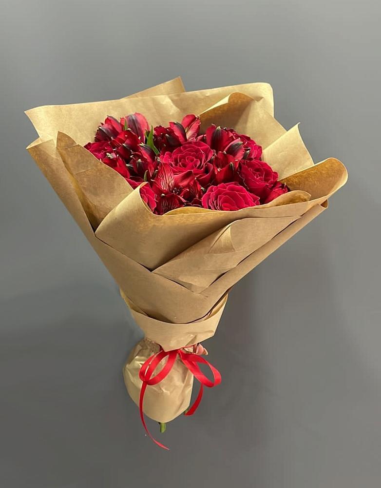 Букет цветов из: Альстромерии и Розы в Гайдуке