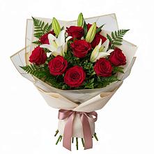 Букет цветов из:  Лилии и Розы в Гайдуке