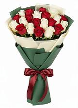Букет Микс из красных и белых роз в Гайдуке