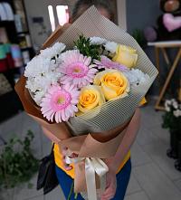 Букет цветов из:  Герберы, Розы и Хризантемы в Гайдуке
