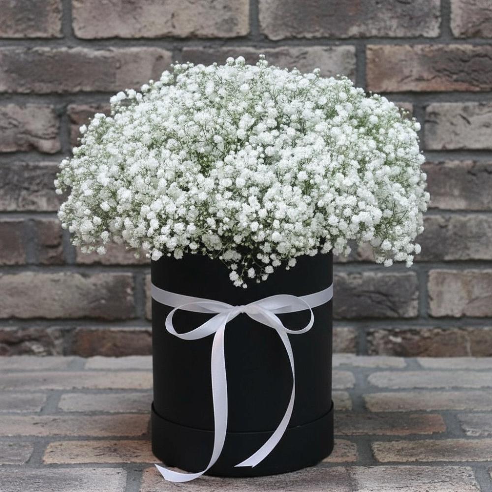 Цветочная композиция из Гипсофила в шляпной коробке в Гайдуке