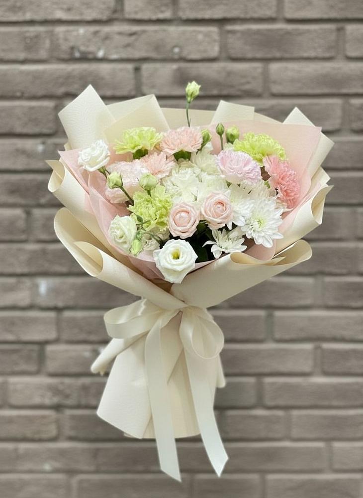 Букет цветов из: Гвоздики, Розы, Лизиантусы и Хризантемы в Гайдуке