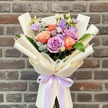 Букет цветов из:  Лизиантусы и Розы в Гайдуке