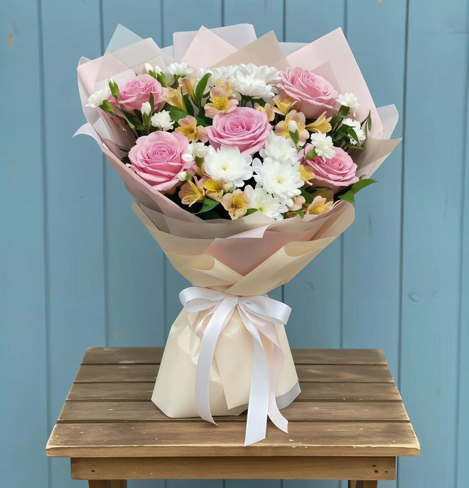 Букет цветов из: Гвоздики, Орхидеи и Розы в Гайдуке