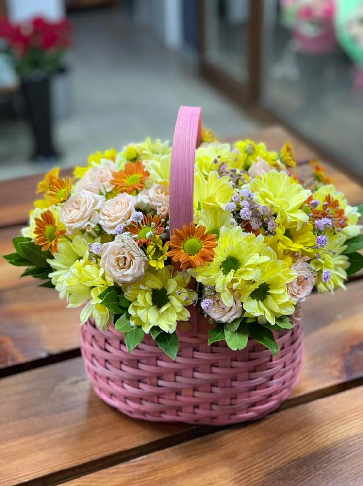 Цветочная композиция из Хризантемы и Розы в корзине в Гайдуке