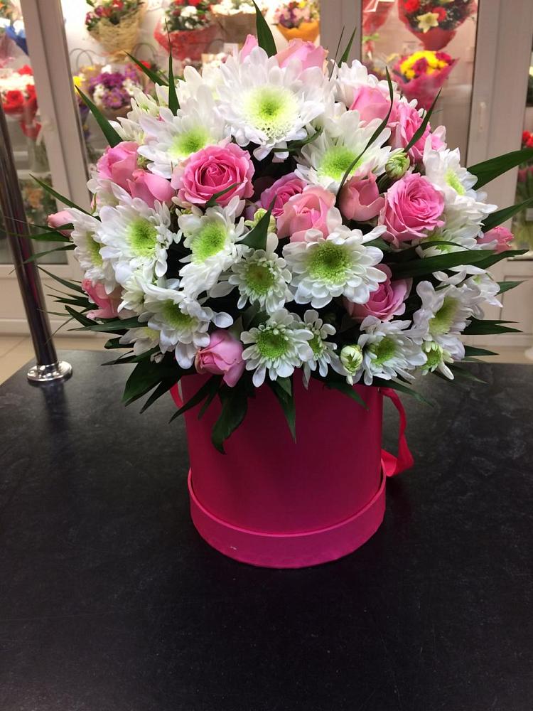 Цветочная композиция из Розы и Хризантемы в шляпной коробке в Гайдуке